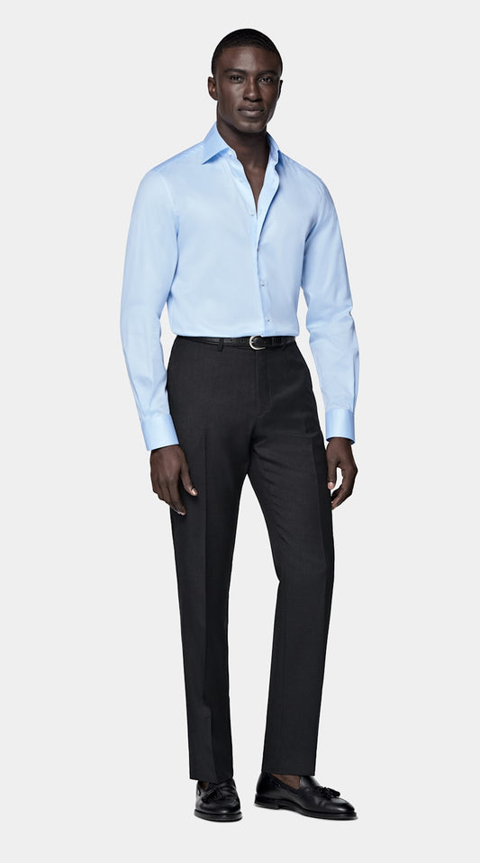 Camisa azul-clara com colarinho aberto | MC002