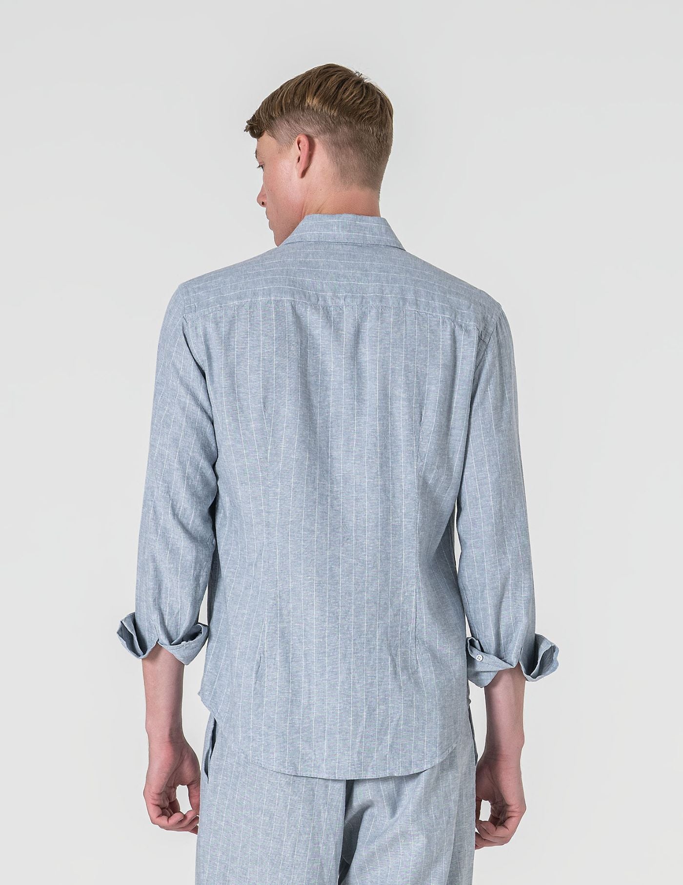 CAMISA DE LINHO AZUL C/ RISCA BRANCA