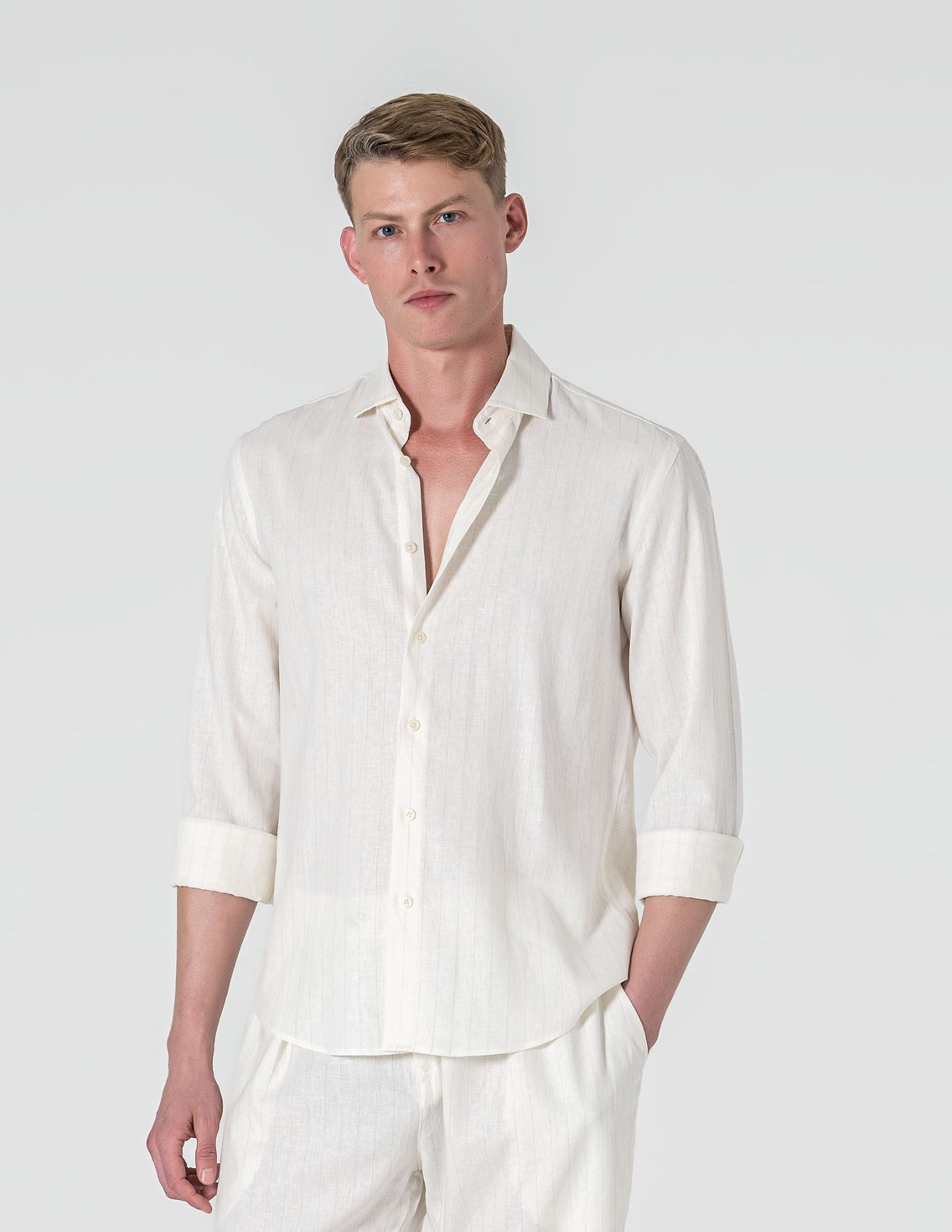 CAMISA DE LINHO BRANCA COM RISCA BEGE
