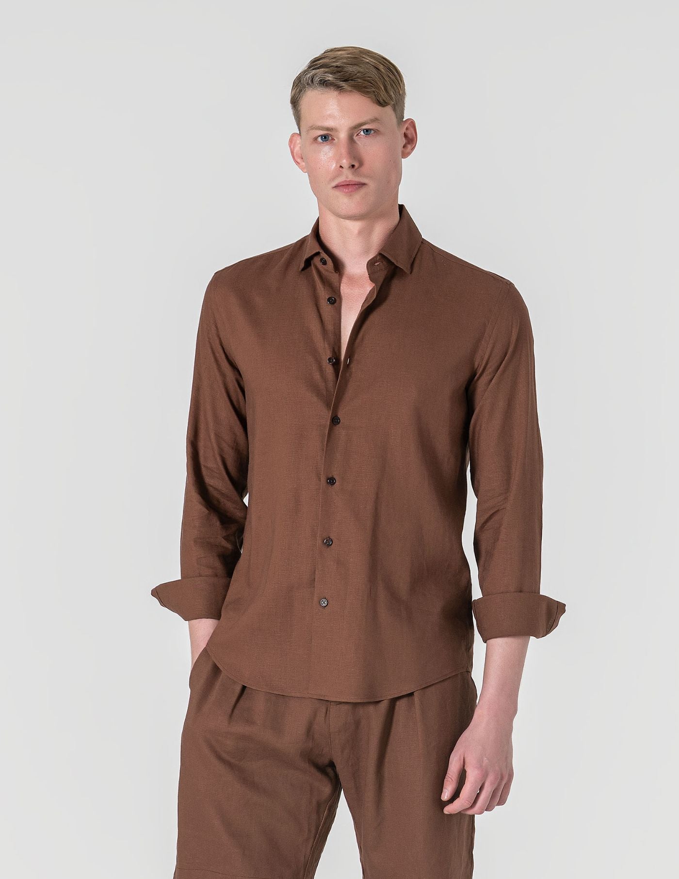 CAMISA DE LINHO CASTANHO