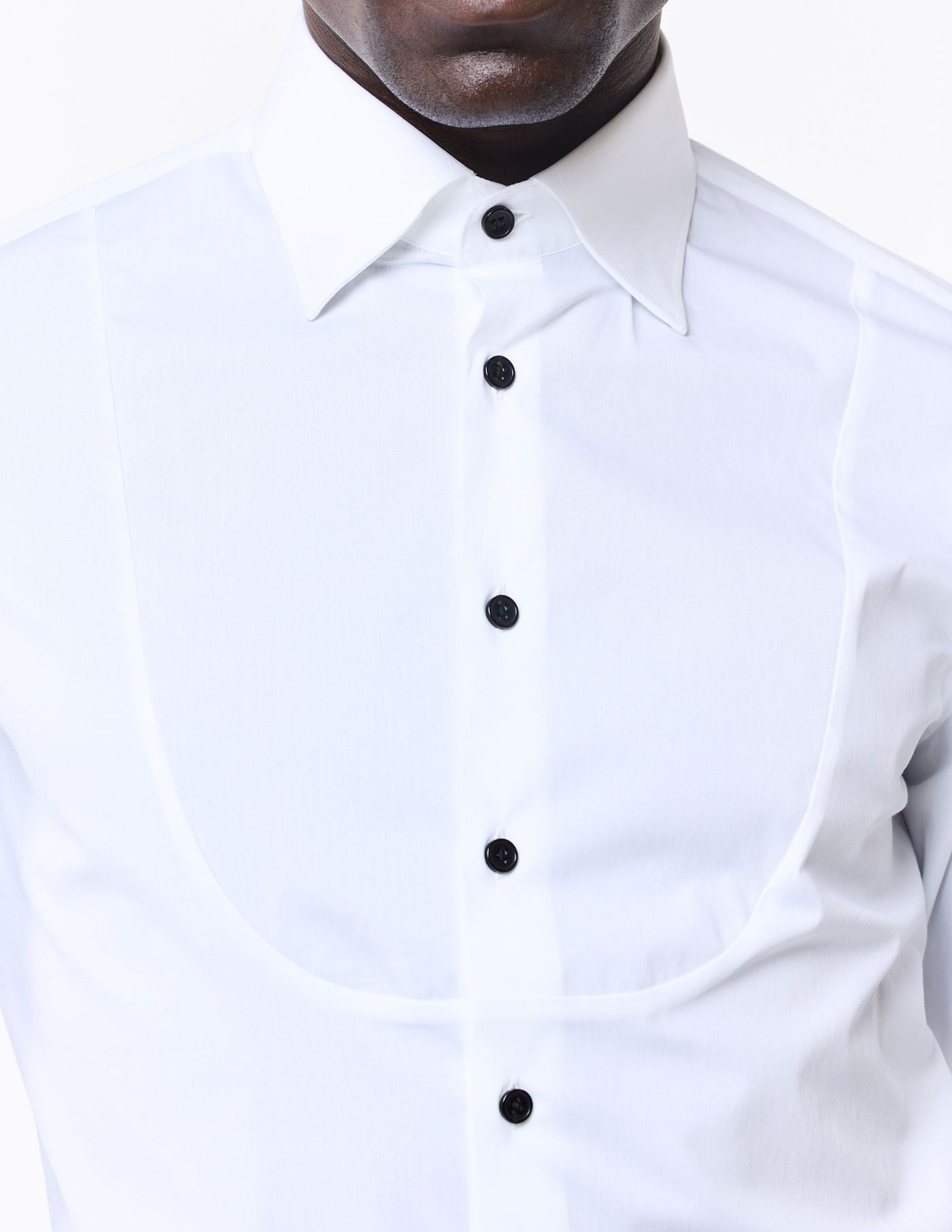 CAMISA SMOKING C/ BABETE E CASA BOTÃO DE PUNHO